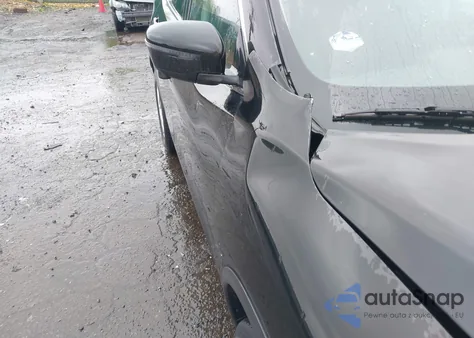 2017 Nissan Rogue Sv z USA, uszkodzony, nr VIN KNMAT2MV6HP570195